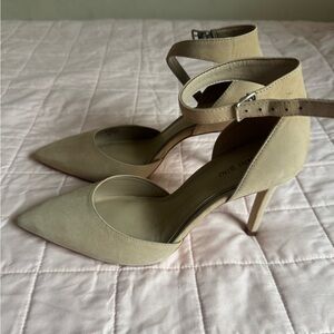 New Gianni Bini Pointed-Toe Ankle-Strap Heels size 8